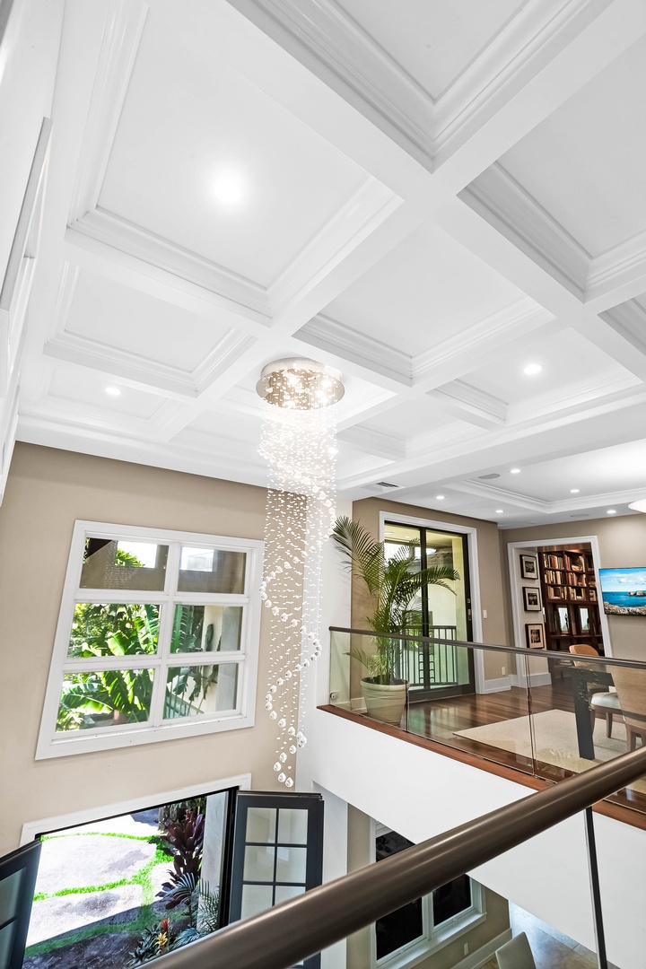 Honolulu Vacation Rentals, Pili Pono - Vaulted ceiling and chandelier add drama to common space.