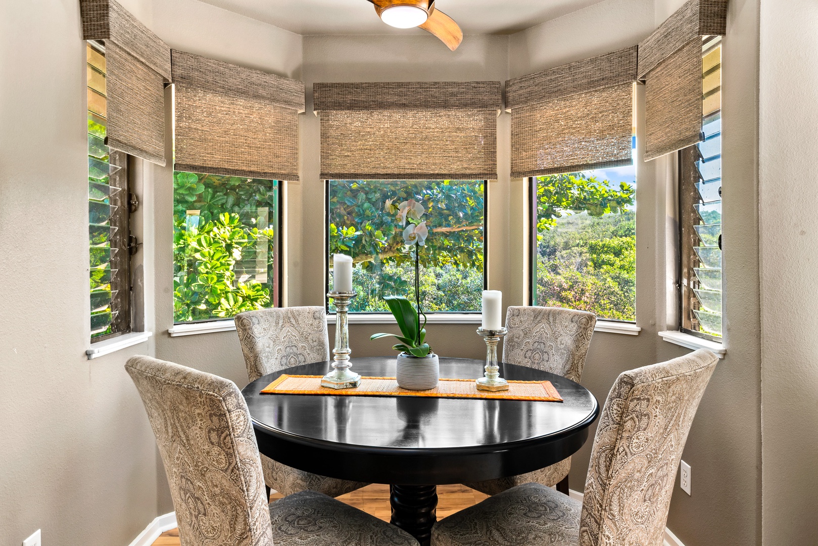 Princeville Vacation Rentals, Makanalani - Elegant dining nook with lush views, perfect for serene breakfasts and intimate dinners amidst the beauty of nature.