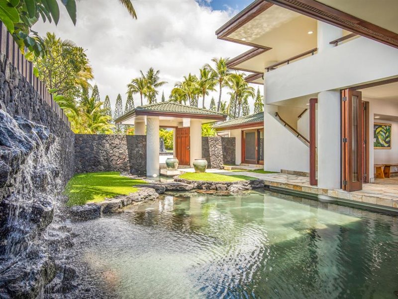 Kailua Kona Vacation Rentals, Blue Water - Water feature and pond at the entry