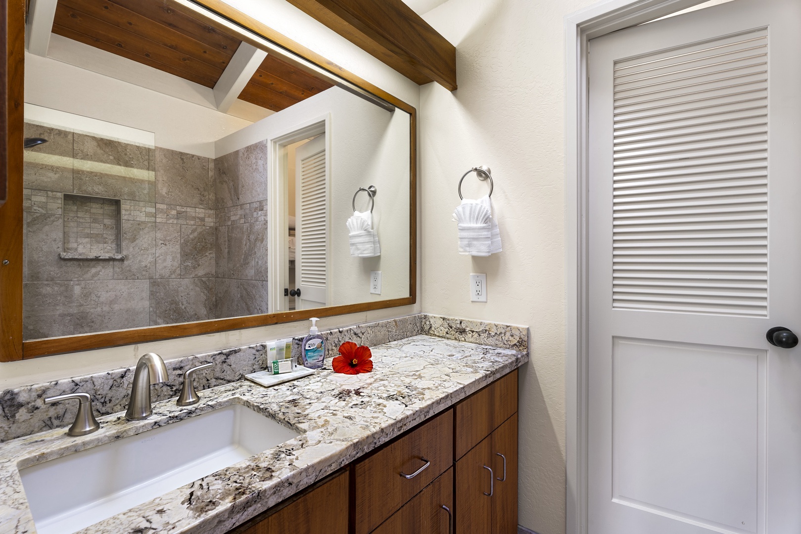 Kailua Kona Vacation Rentals, Kanaloa at Kona 1606 - Upgraded Primary bathroom ensuite