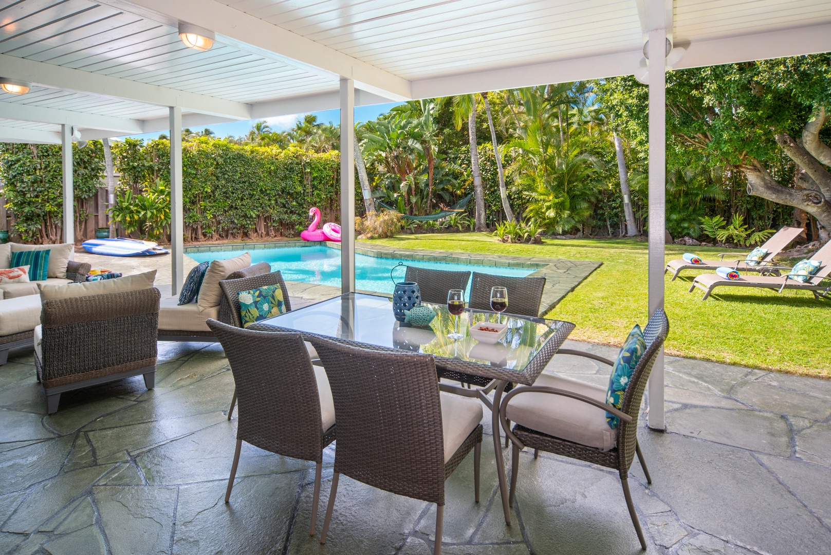 Honolulu Vacation Rentals, Hale Niuiki - From the dining room, behold a backyard oasis filled with plush seating. For peace of mind, a child safety fence is available.