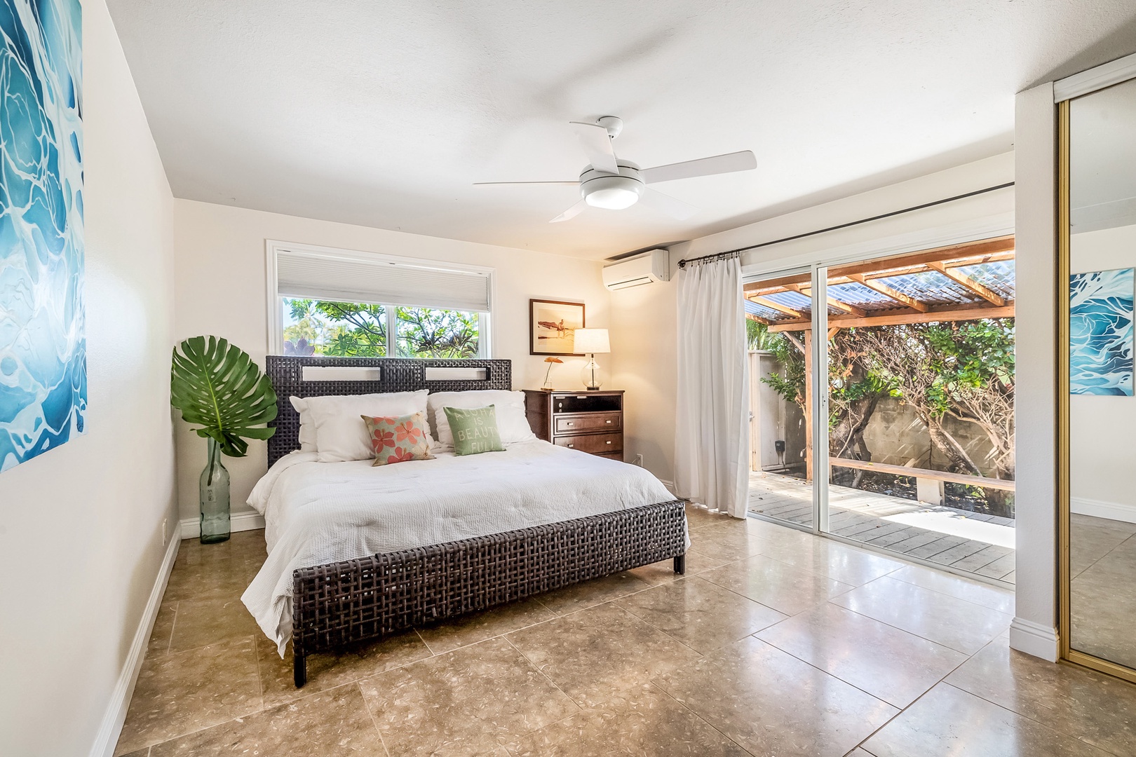 Honolulu Vacation Rentals, Hale Ho'omaha - Guest Bedroom 5 with queen bed