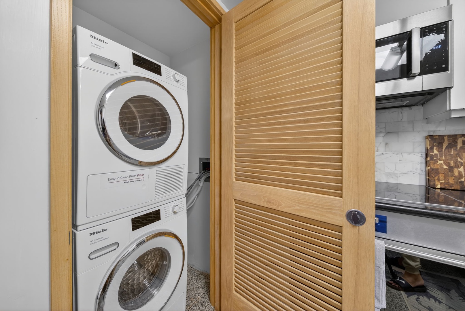 Honolulu Vacation Rentals, Island View at Waikiki Landmark - Keep travel simple with the convenient in-unit washer and dryer tucked neatly away.