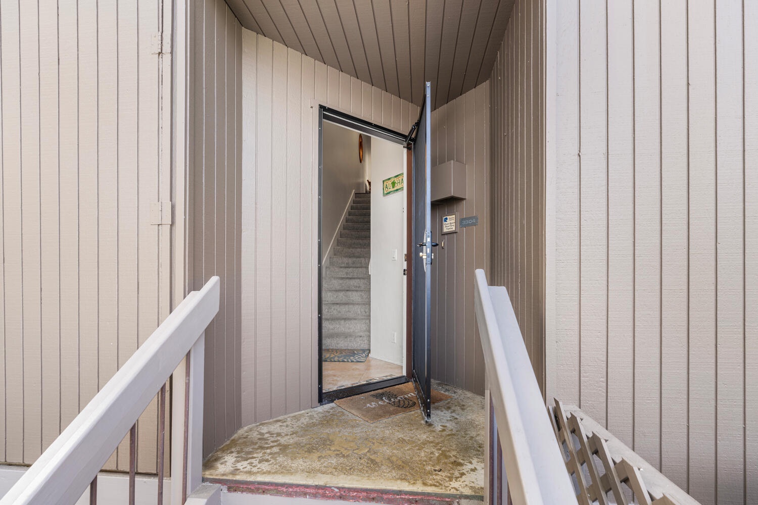 Kailua Kona Vacation Rentals, Kanaloa at Kona 3304 - Welcoming entryway into your peaceful island getaway.