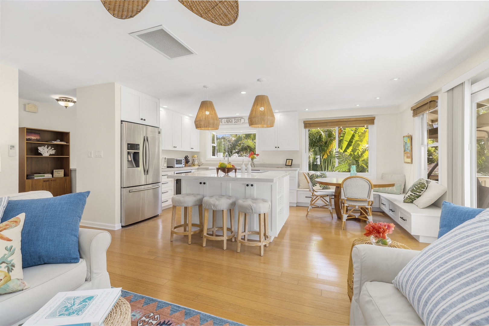 Honolulu Vacation Rentals, Hale Nui - Open-concept floor plan