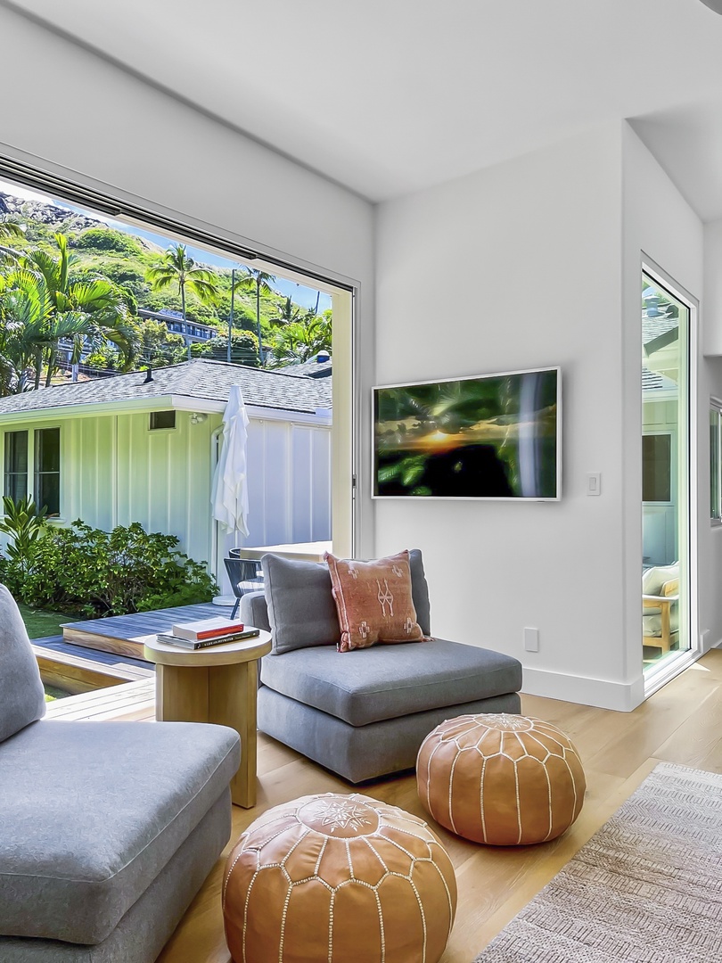 Kailua Vacation Rentals, Lanikai Ola Nani - From cozy interiors to breezy lanai moments, the living area offers a fluid transition to outdoor serenity and starlit evenings.