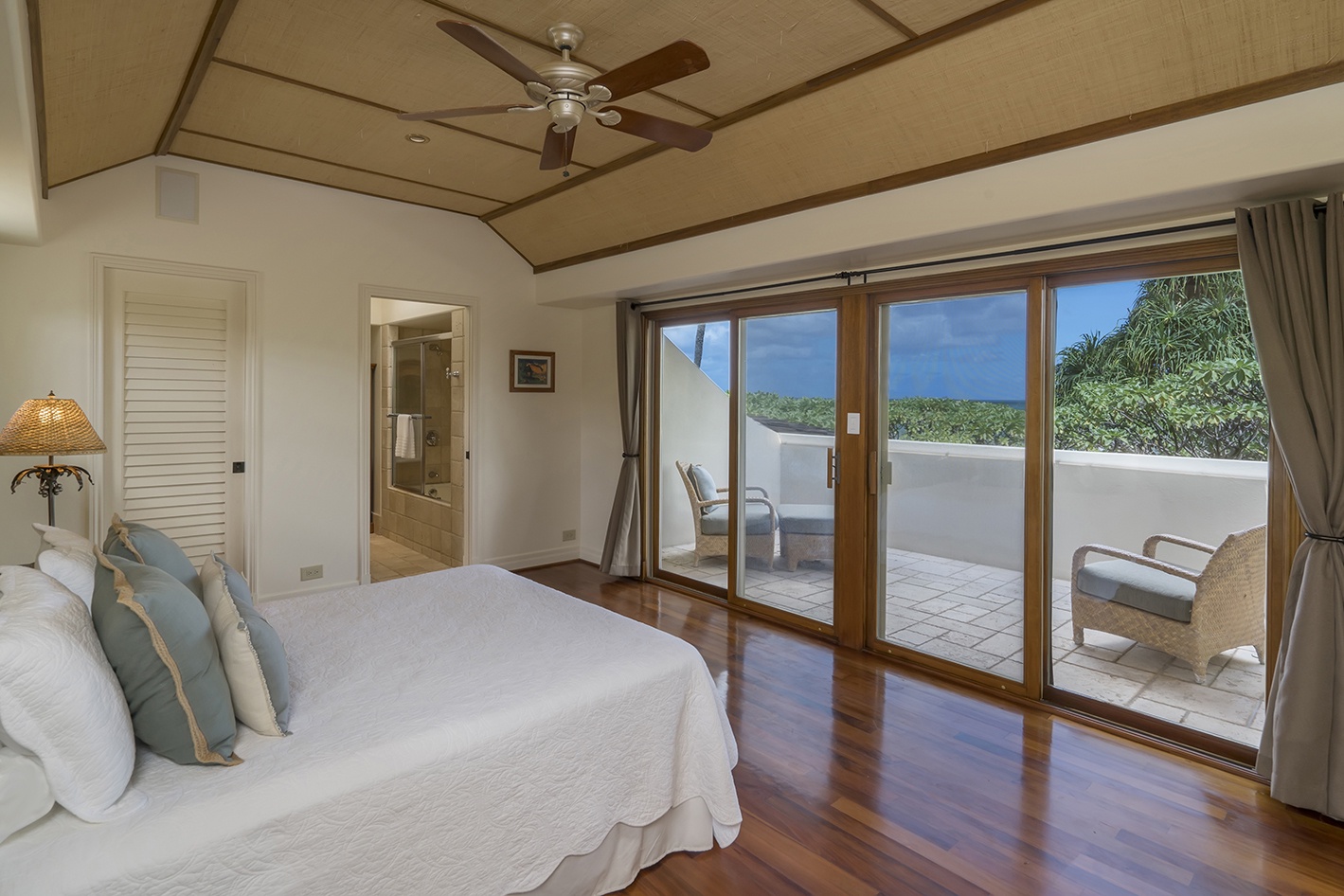 Kailua Vacation Rentals, Kailua's Kai Moena - Guest house: Guest Bedroom 3 with split A/C located upstairs.  Spiral staircase is very tight. Queen Bed.