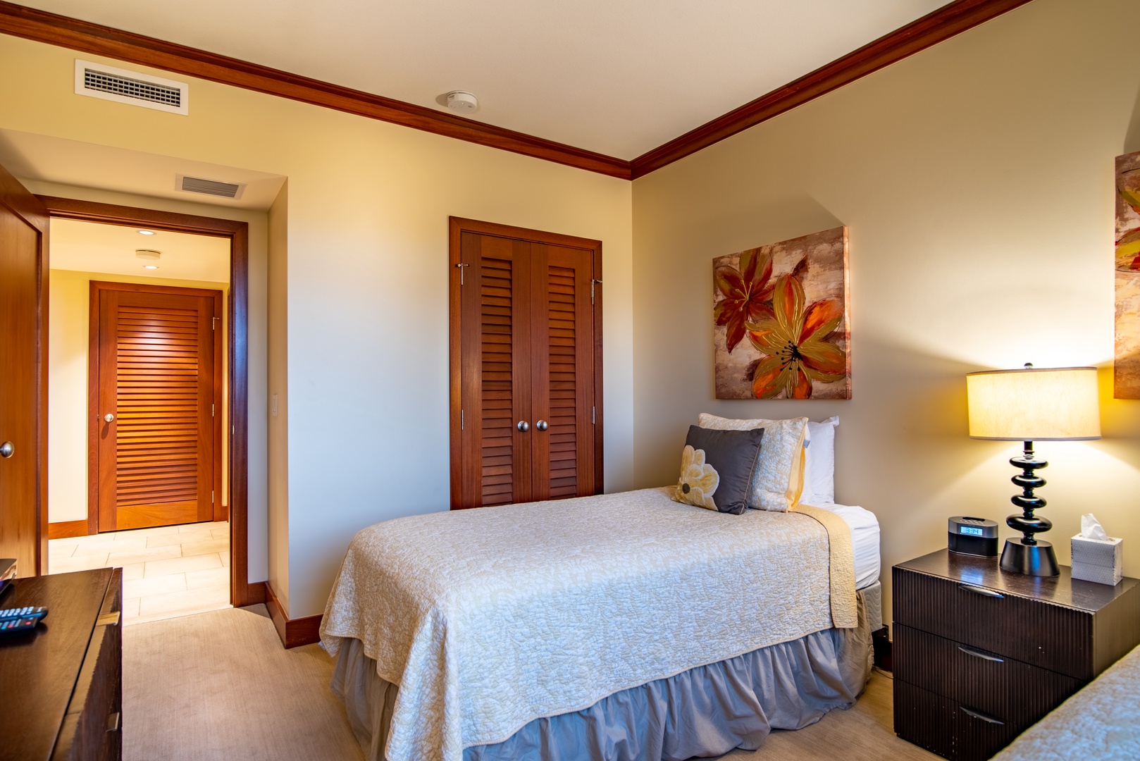 Kapolei Vacation Rentals, Ko Olina Beach Villas B505 - The twin beds can be converted to a king.