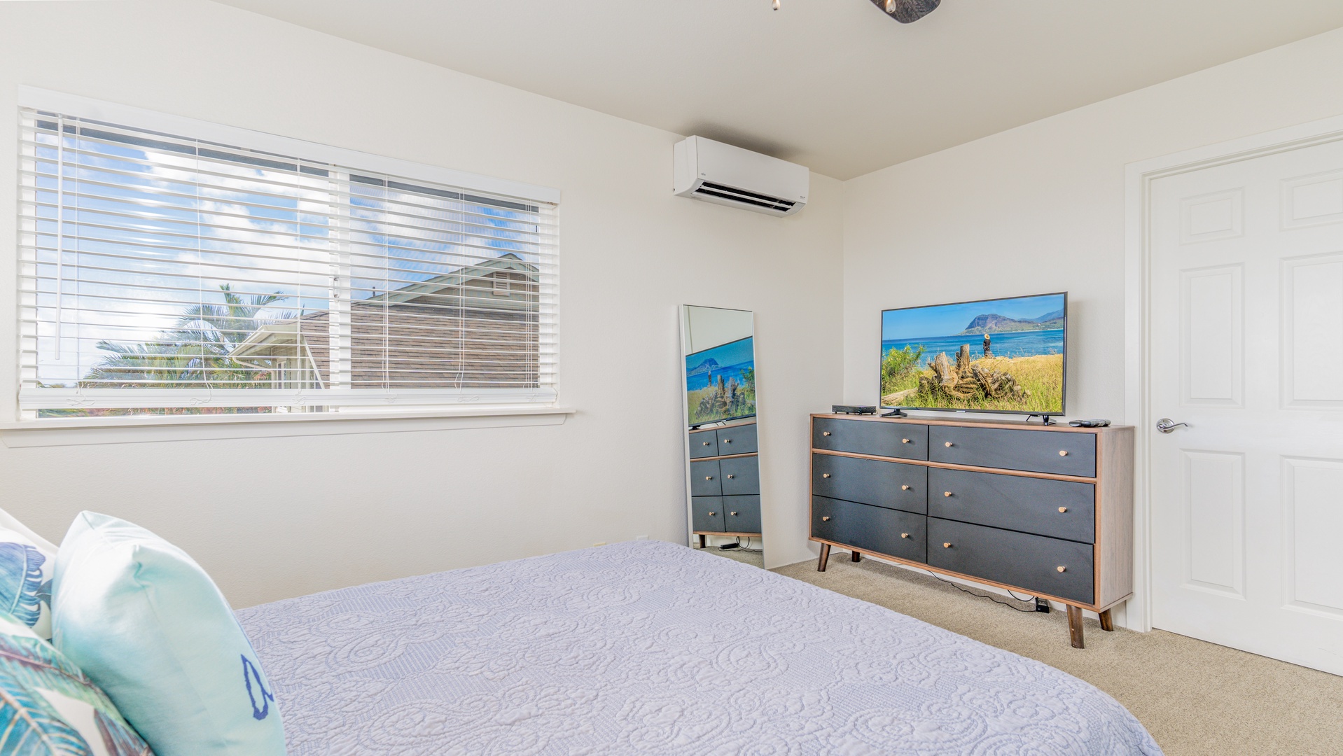 Kapolei Vacation Rentals, Makakilo Elele 48 - Complete with an AC, TV and dresser drawer.