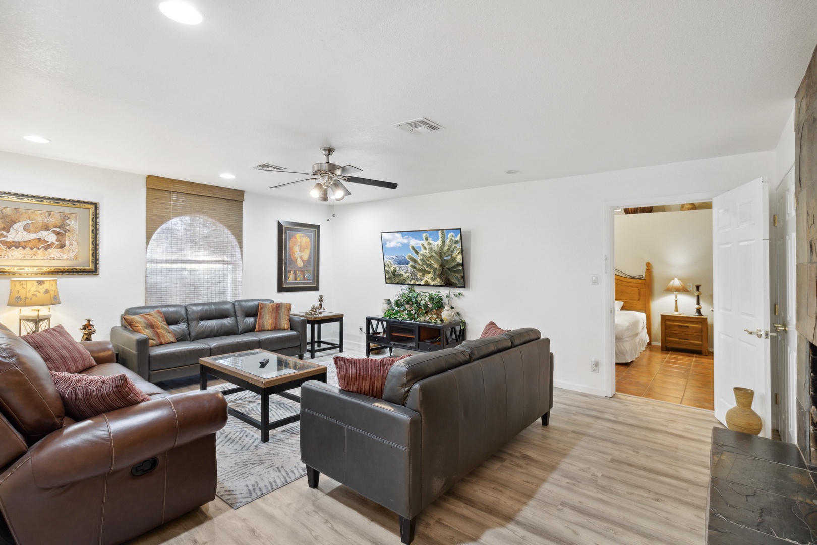 Scottsdale Vacation Rentals, OFB Thunderbird Retreat - Living room with plenty of lounging and flatscreen tv