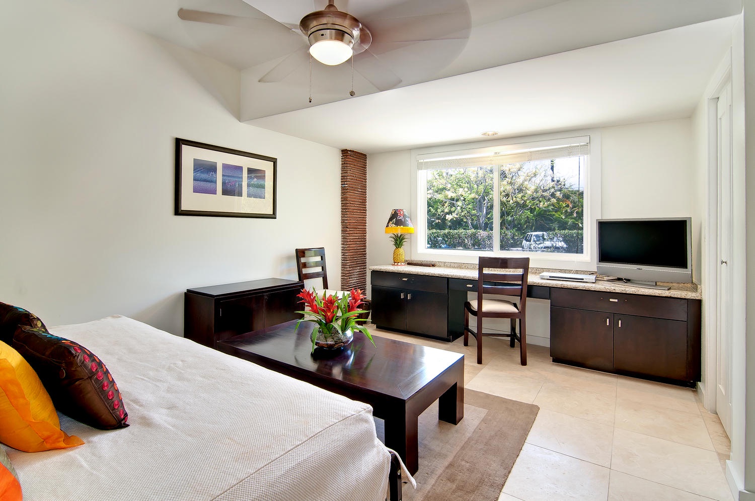 Honolulu Vacation Rentals, Kahala Lani - Room Four - Twin bed has been repalced with aKing bed, room sleeps two