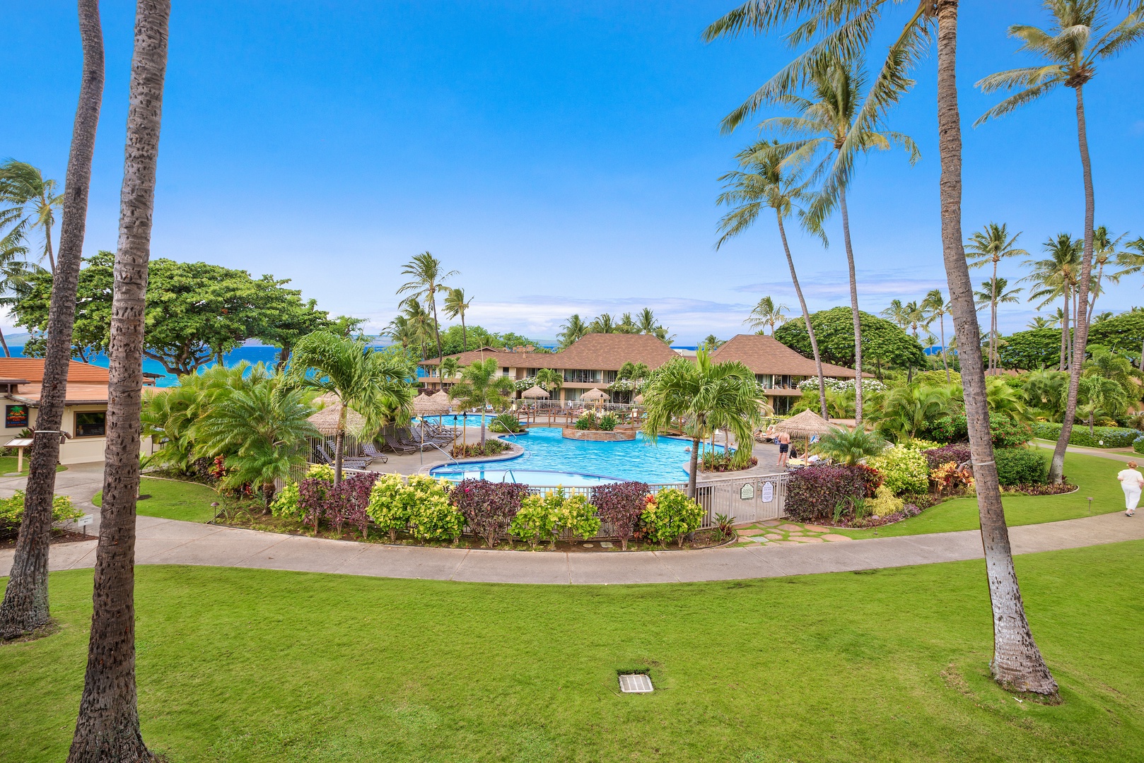 Lahaina Vacation Rentals, Maui Kaanapali Villas 292 - Catch a great view of the pool right from the lanai at Maui Kaanapali Villas 292.