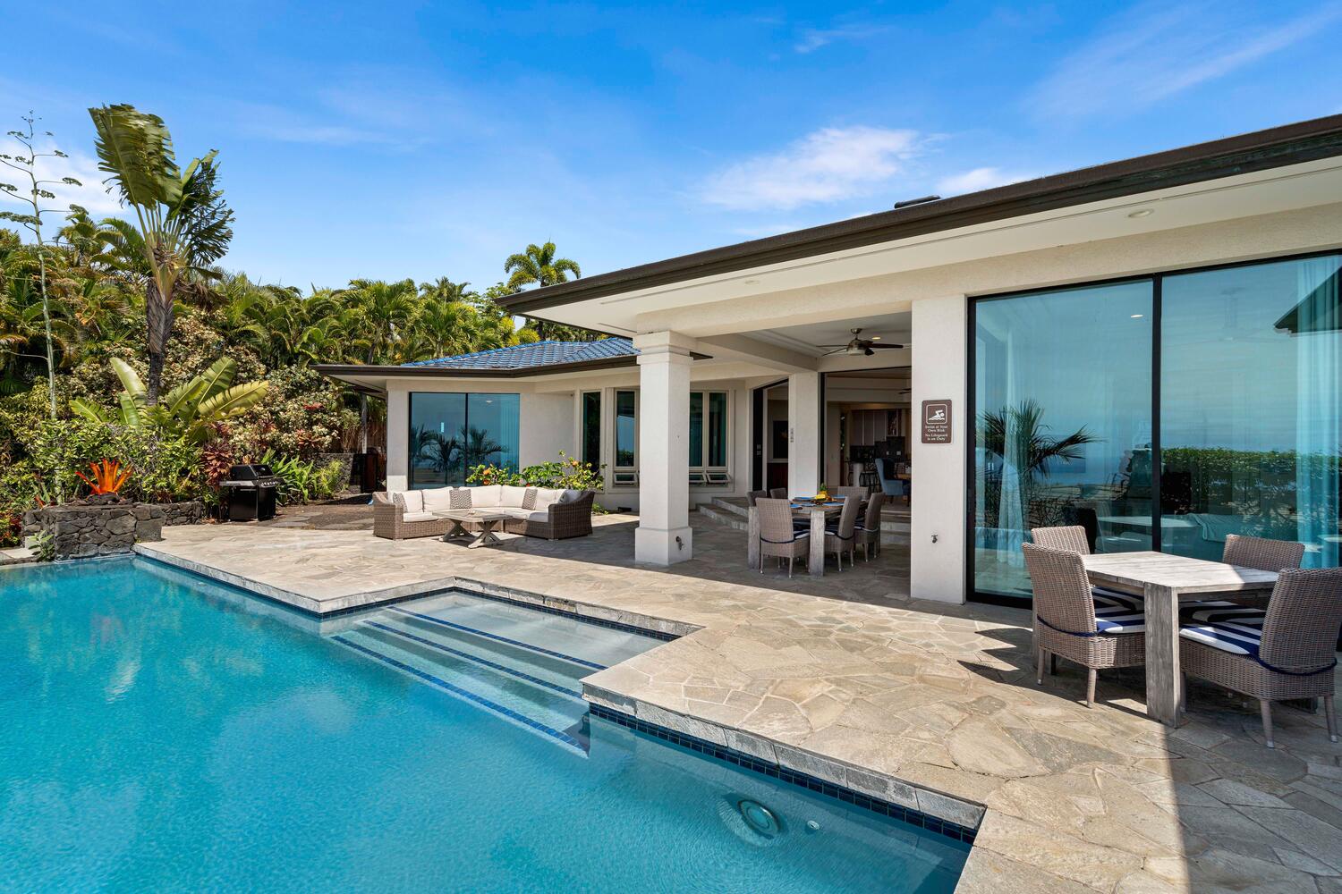 Kailua Kona Vacation Rentals, Blue Hawaii - Pocket doors throughout the house bring the outside in and allow breezes to flow freely!