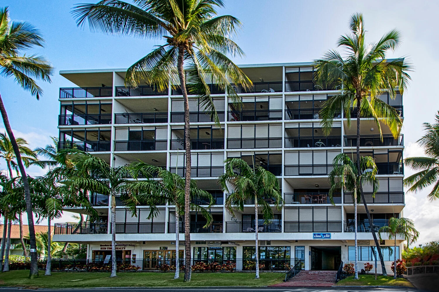 Kailua Kona Vacation Rentals, Kona Alii 302 - Exterior shot of the condo building.