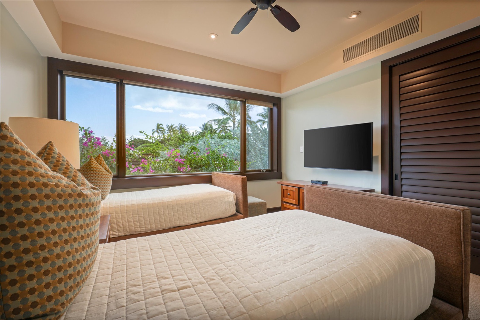 Kailua Kona Vacation Rentals, Wai'ulu Villa 115D - Guest bedroom with twin beds (convertible to king), TV and large window framing lush garden views.