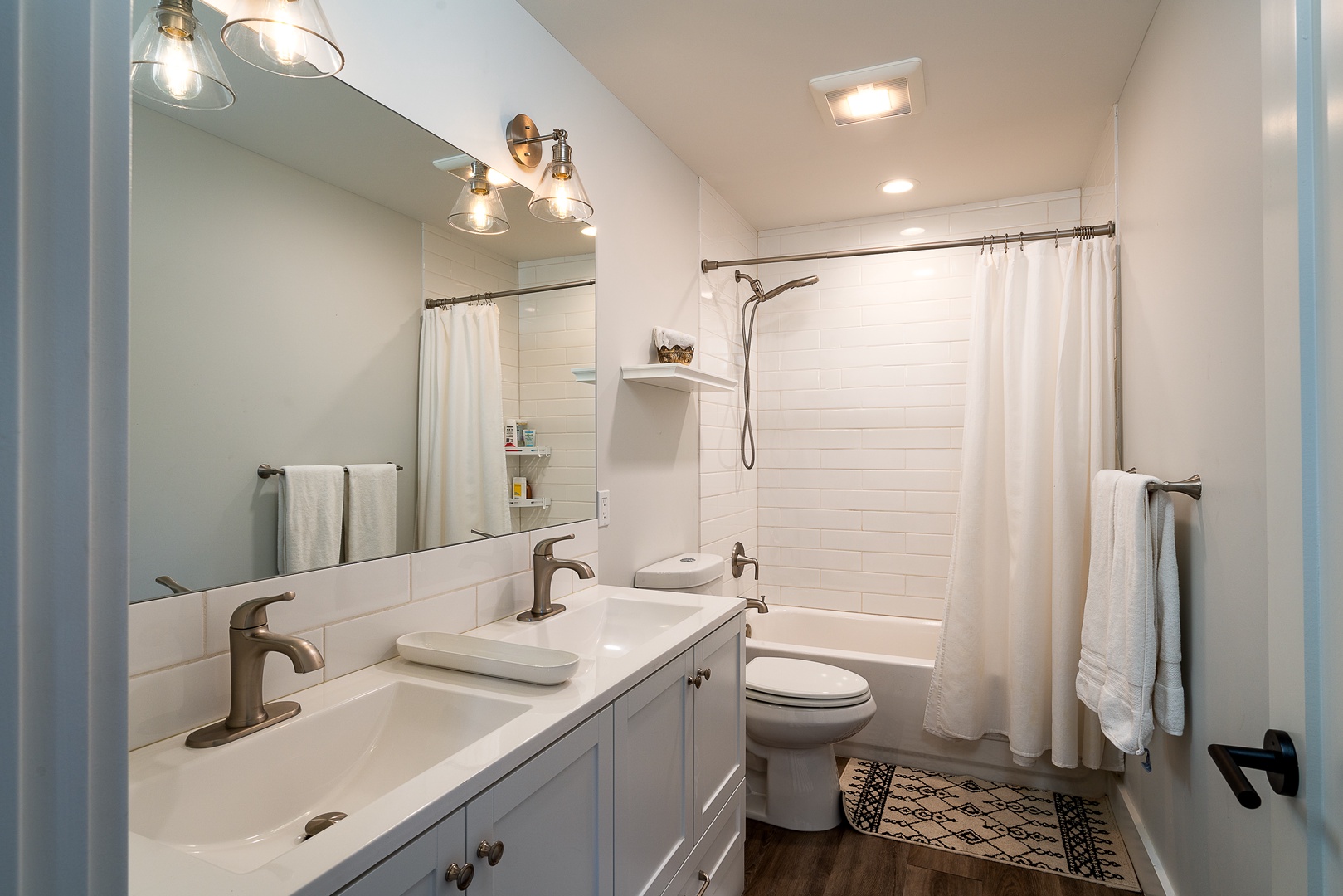Hailey Vacation Rentals, Contemporary Red Feather Comfort - Guest Bathroom 2