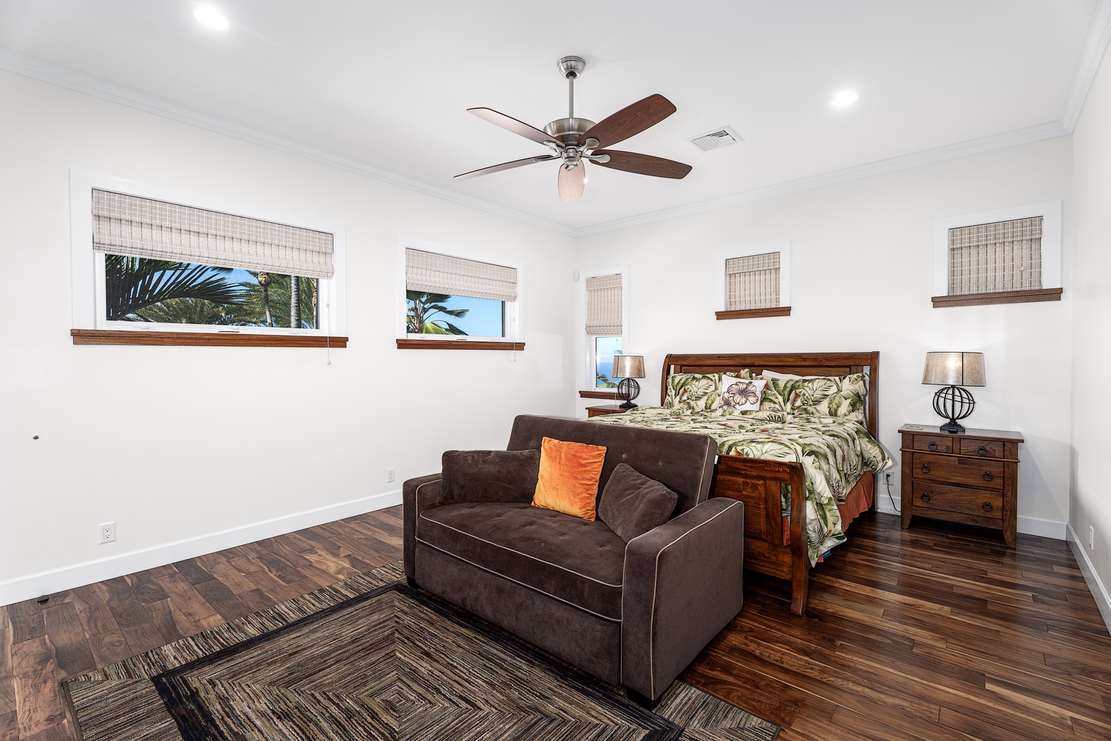 Kailua Kona Vacation Rentals, Ohana le'ale'a - The sofa in the primary suite converts into an extra bed for flexibility.