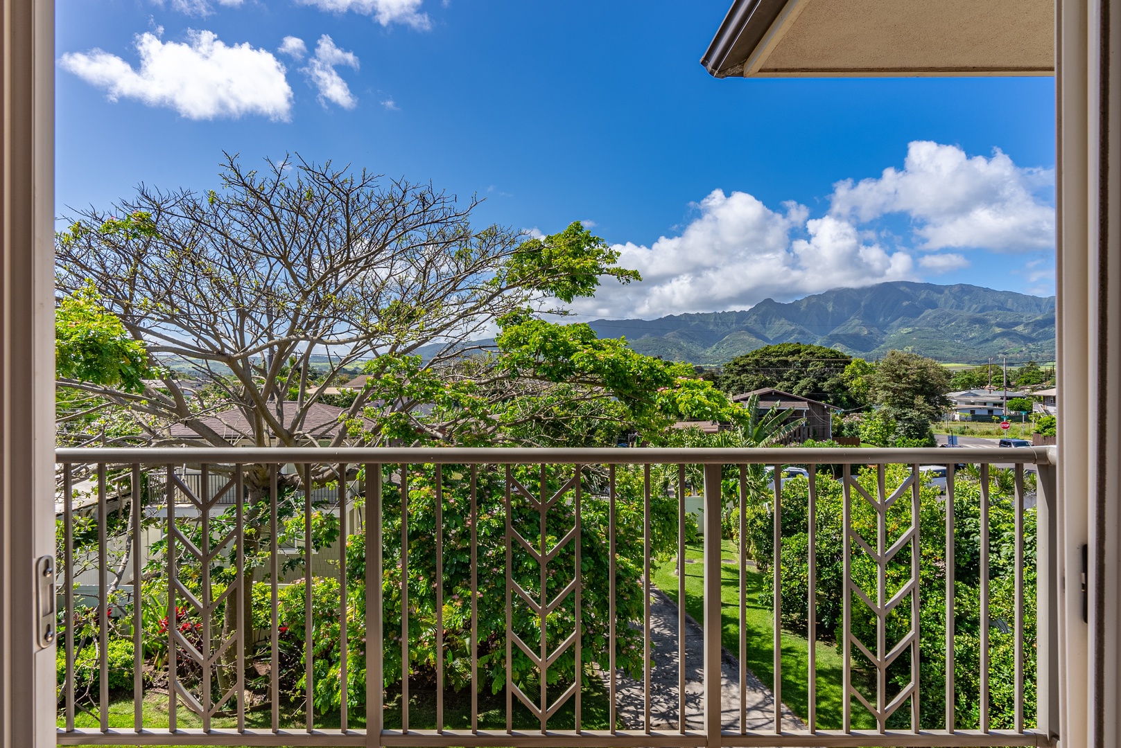 Waialua Vacation Rentals, Waialua Beachfront Getaway - Tropical views from the private lanai