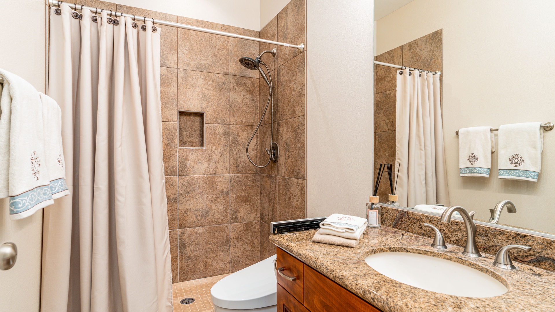 Kapolei Vacation Rentals, Coconut Plantation 1234-2 - The full guest bathroom with a shower on the first floor.