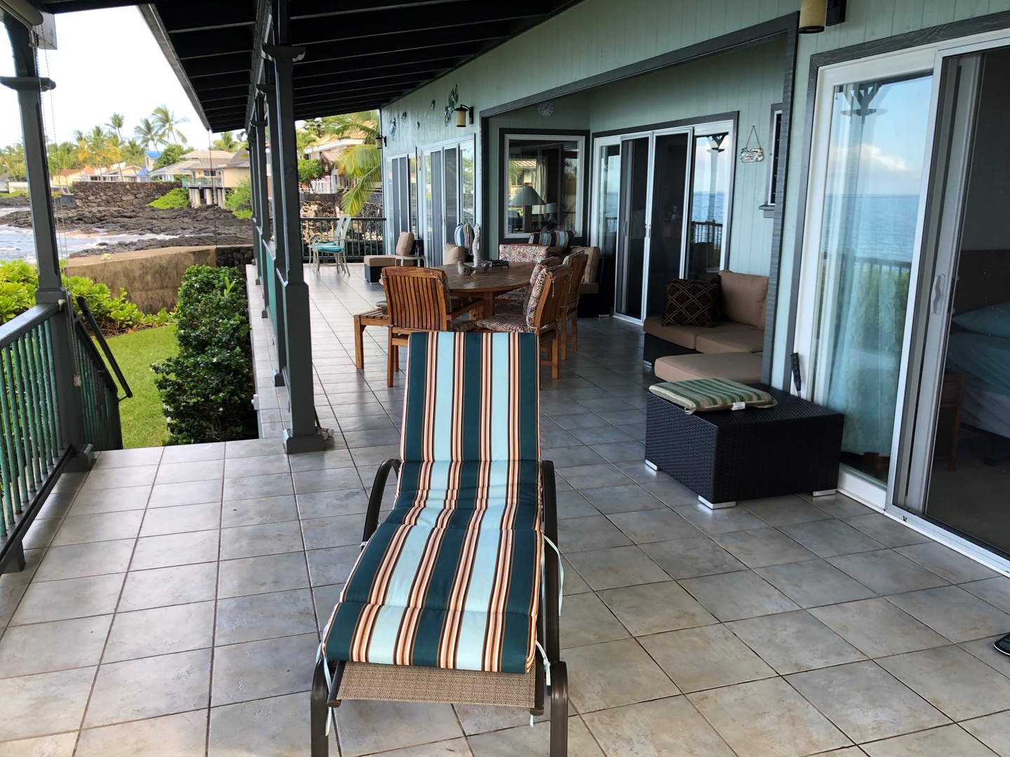 Kailua Kona Vacation Rentals, Hoku'Ea Hale - Many comfortable shaded seats on Oceanfront lanai