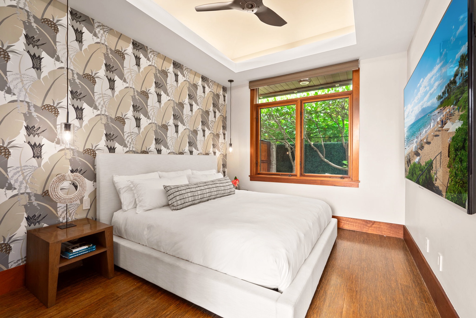 Kailua Vacation Rentals, Kailua Sands - Guest bedroom with king bed and garden view.