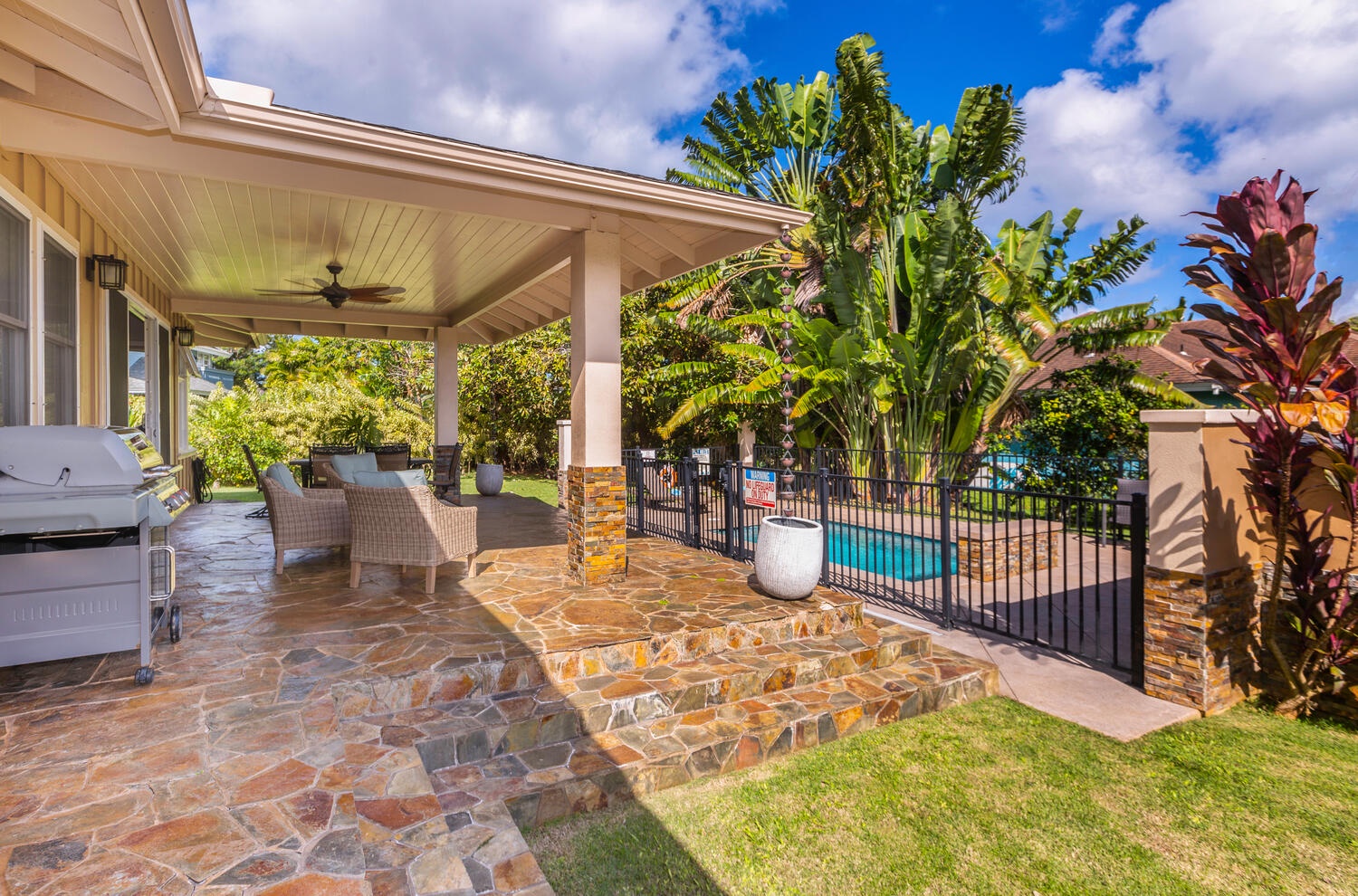 Princeville Vacation Rentals, Pohaku Villa - Indoor and outdoor dining areas