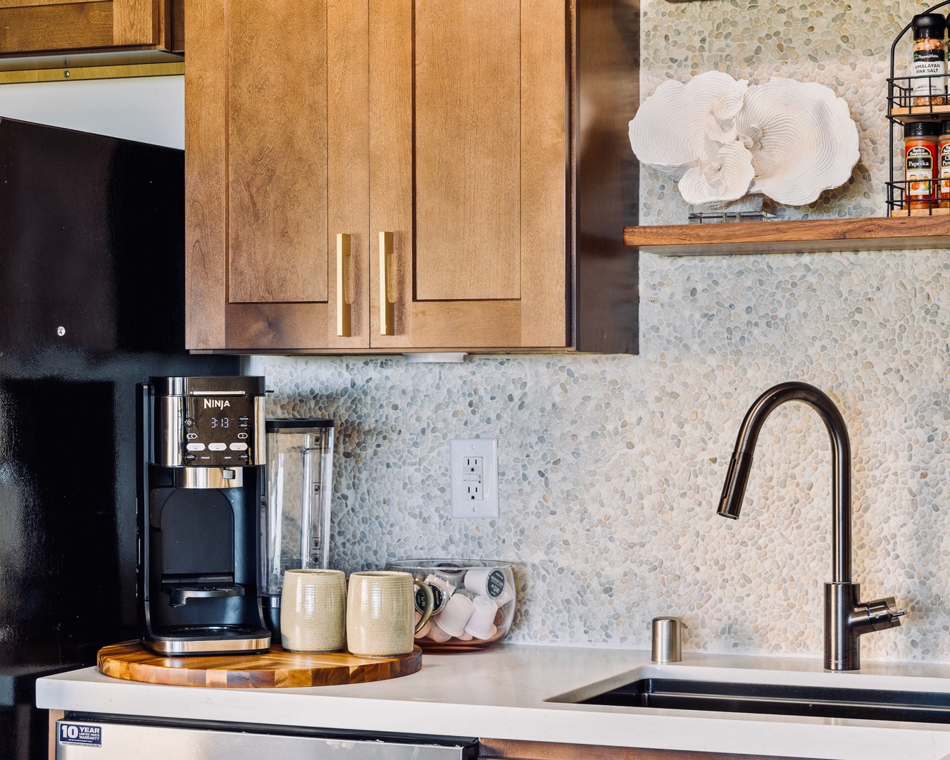 Kailua Kona Vacation Rentals, Keauhou Kai C301 - Coffee is handled, mugs already out beside the sink before anyone wakes up.
