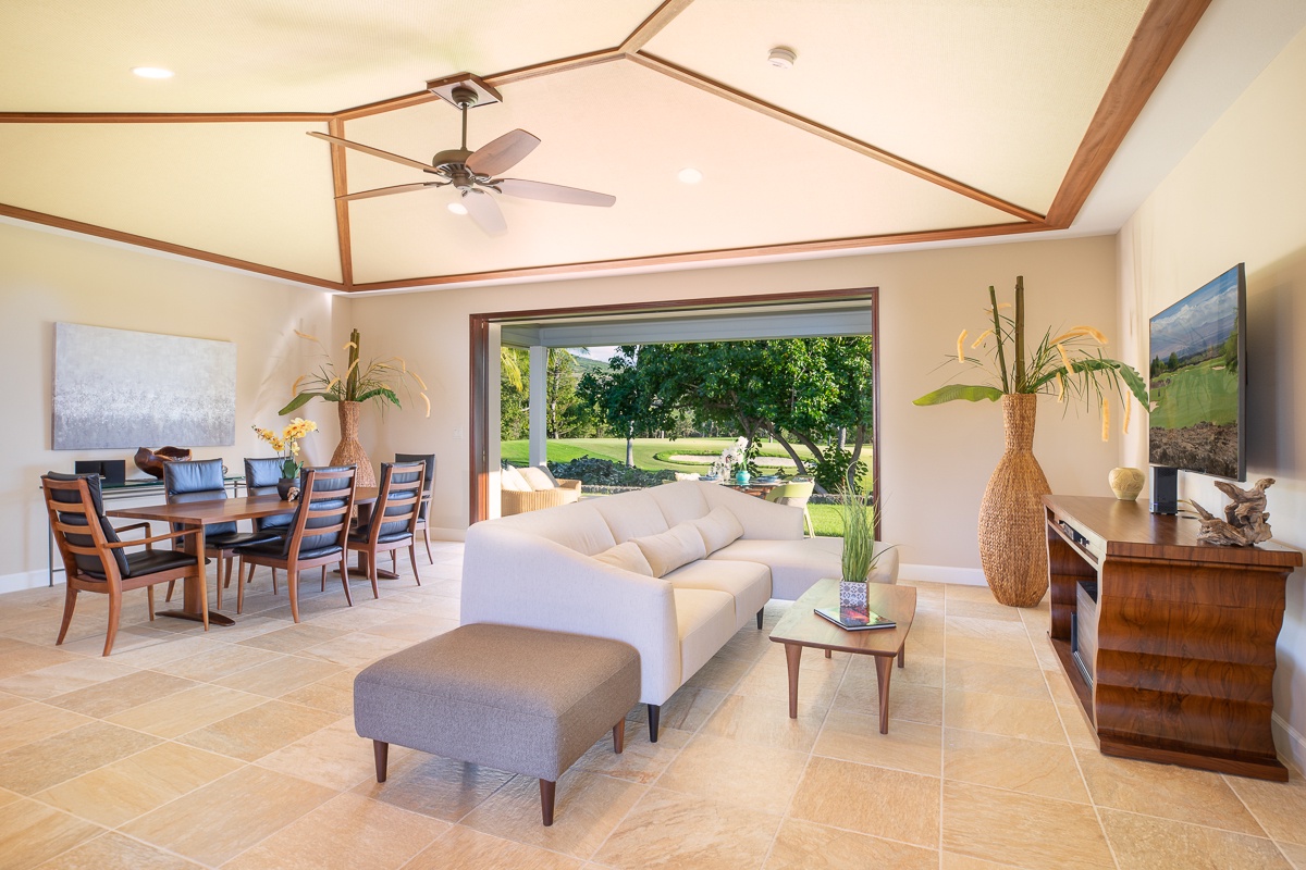 Kailua Kona Vacation Rentals, Holua Kai #1 - Living room has large open floor plan