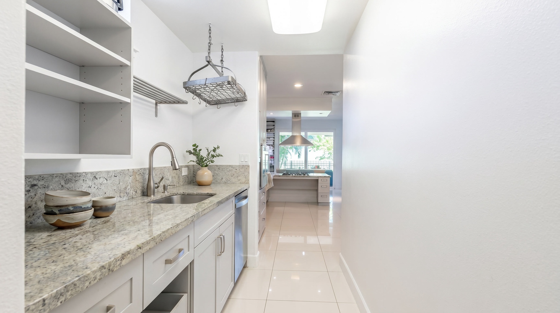 A second sink in the side galley gives another cook room to work while dinner comes together down the hall.