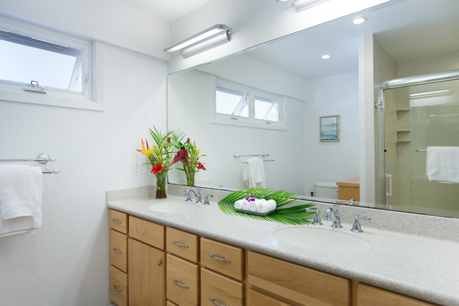 Honolulu Vacation Rentals, Makani Lani - Downstairs primary bathroom.