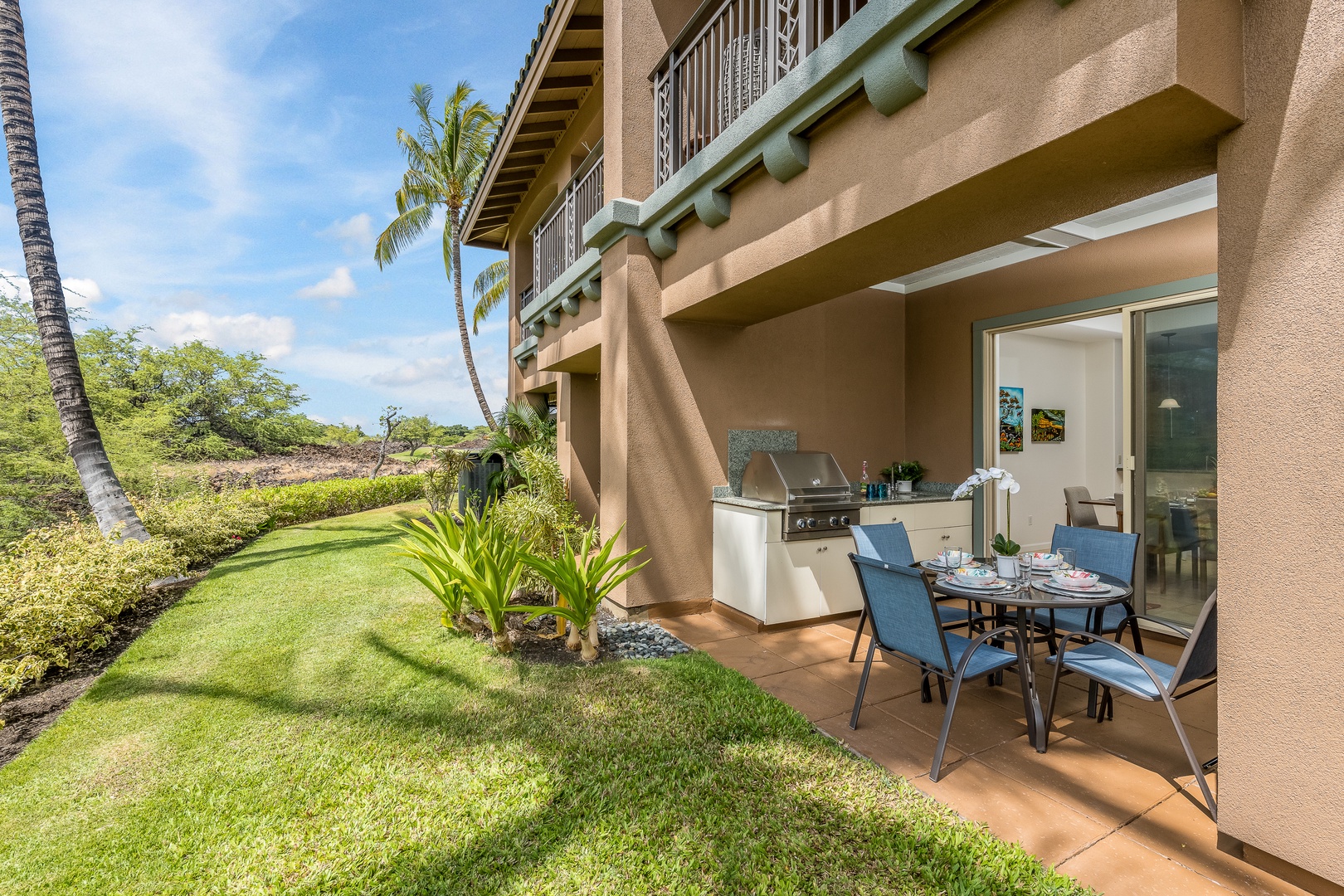 Kamuela Vacation Rentals, Mauna Lani Fairways #603 - Dine indoors, then step out to the patio for BBQ delights.