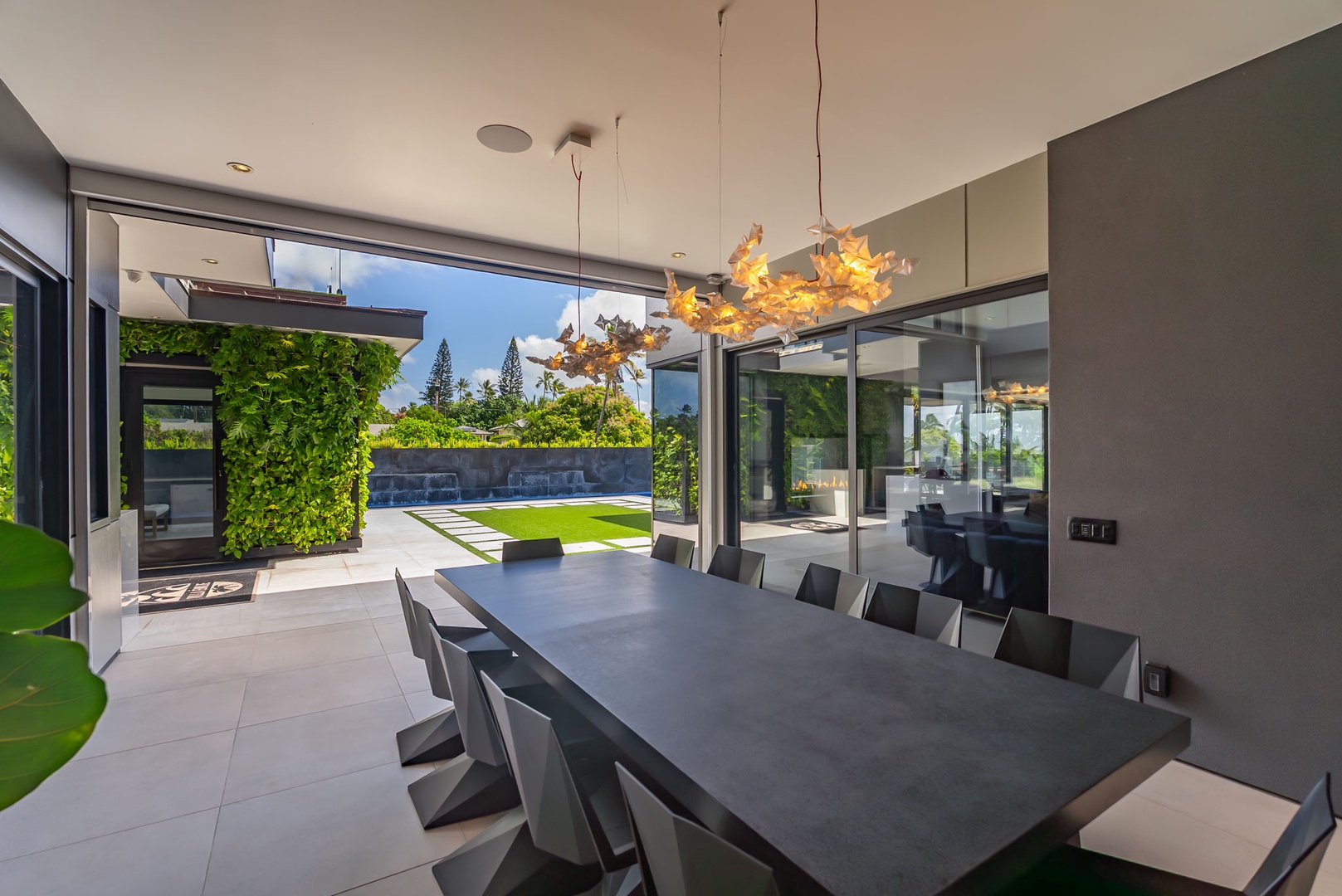 Honolulu Vacation Rentals, Ocean Villa Emilie - Open-air dining flows seamlessly to the garden wall—perfect for sunset dinners and relaxed evenings in paradise.