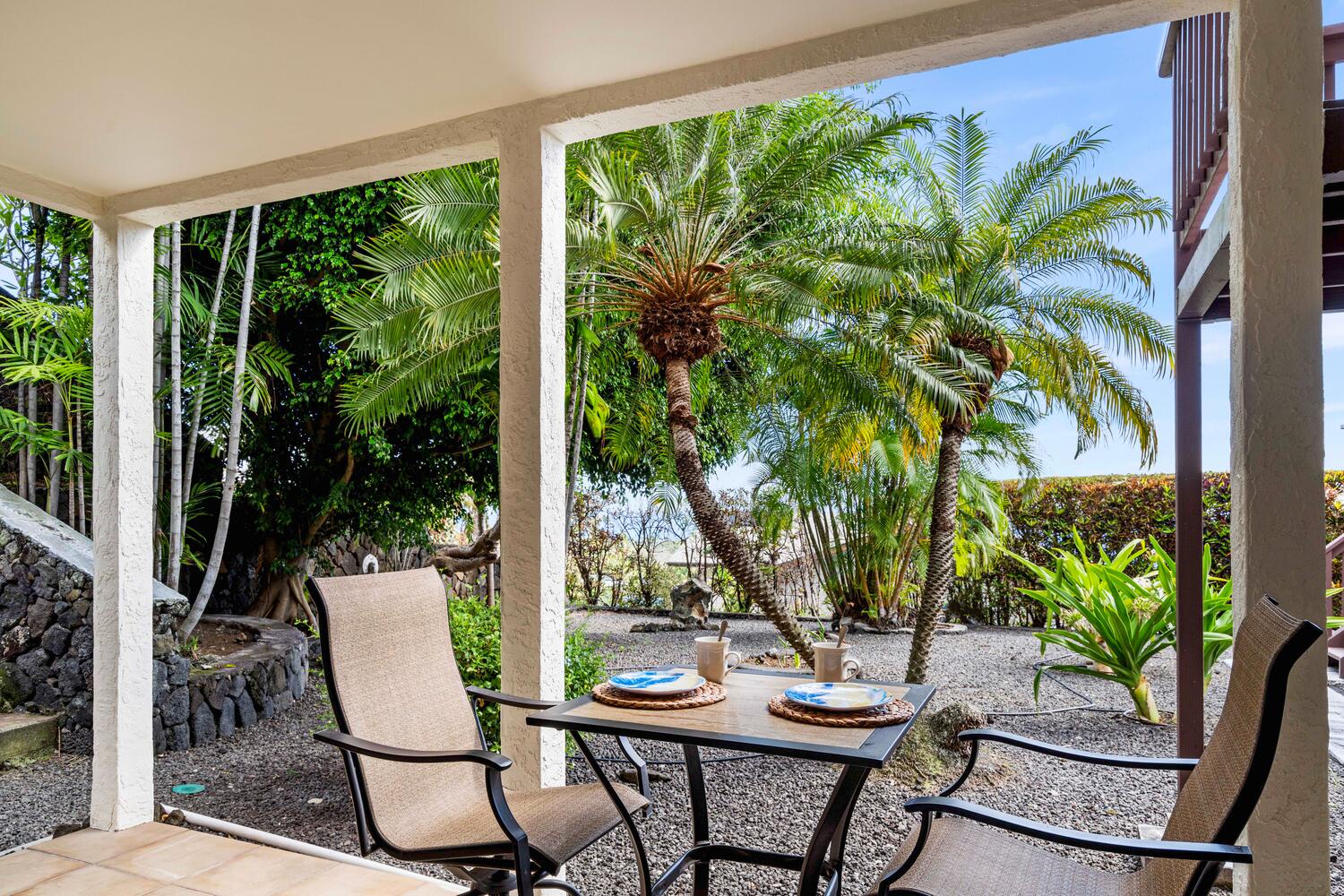 Kailua Kona Vacation Rentals, Kona Dreams - Enjoy your breakfast or morning coffee right at the guest bedroom's private lanai.