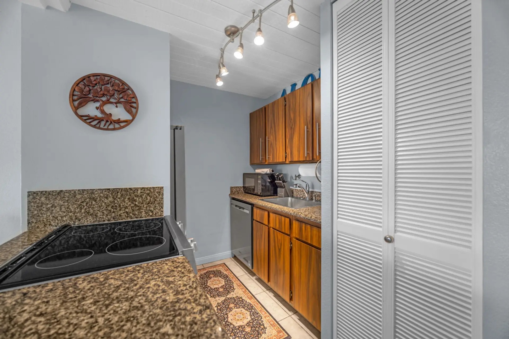 Kihei Vacation Rentals, Maui Vista 2420 - A full kitchen with granite counters and a smooth cooktop, ready for more than takeout.