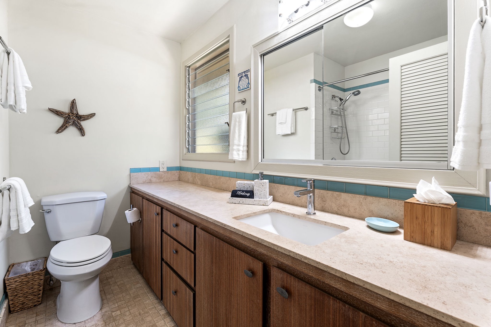 Kamuela Vacation Rentals, Island Time Retreat - A spacious vanity and large mirror provide a convenient spot to get ready before dinner.