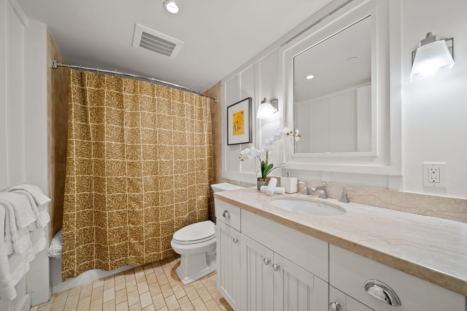 Kahuku Vacation Rentals, Turtle Bay Villas 114 - Fully equipped guest bathroom