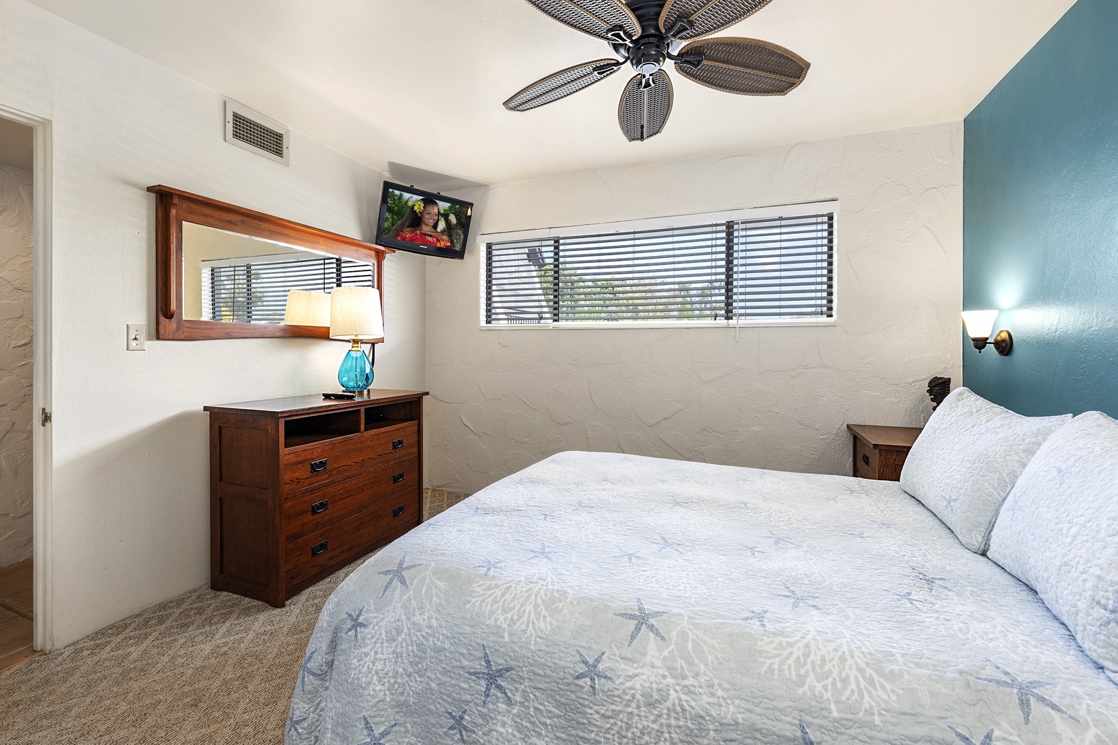 Kailua Kona Vacation Rentals, Casa De Emdeko 222 - Cable TV & Central A/C are two of the features in this unit