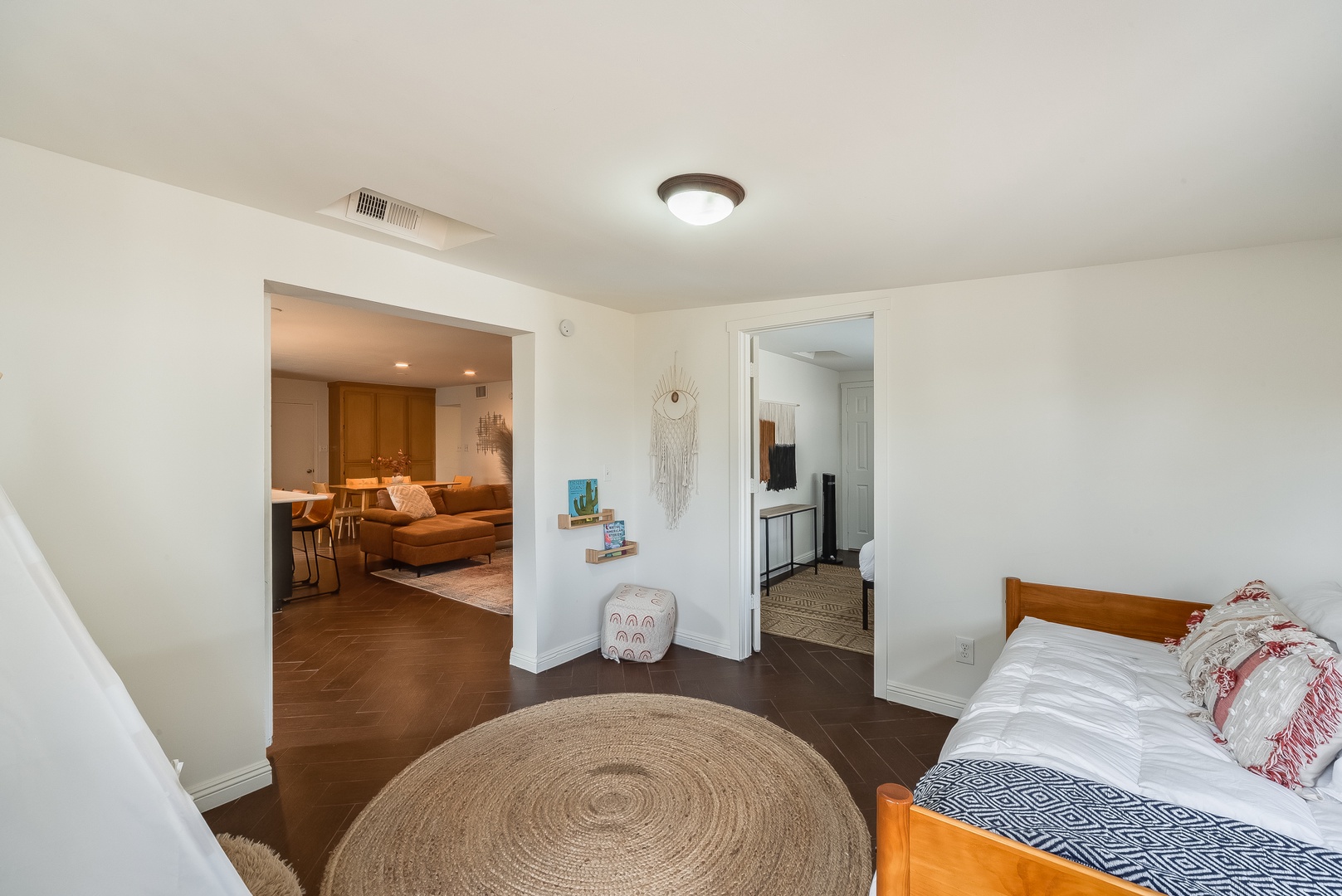 Phoenix Vacation Rentals, Desert Oasis - Guest bedroom