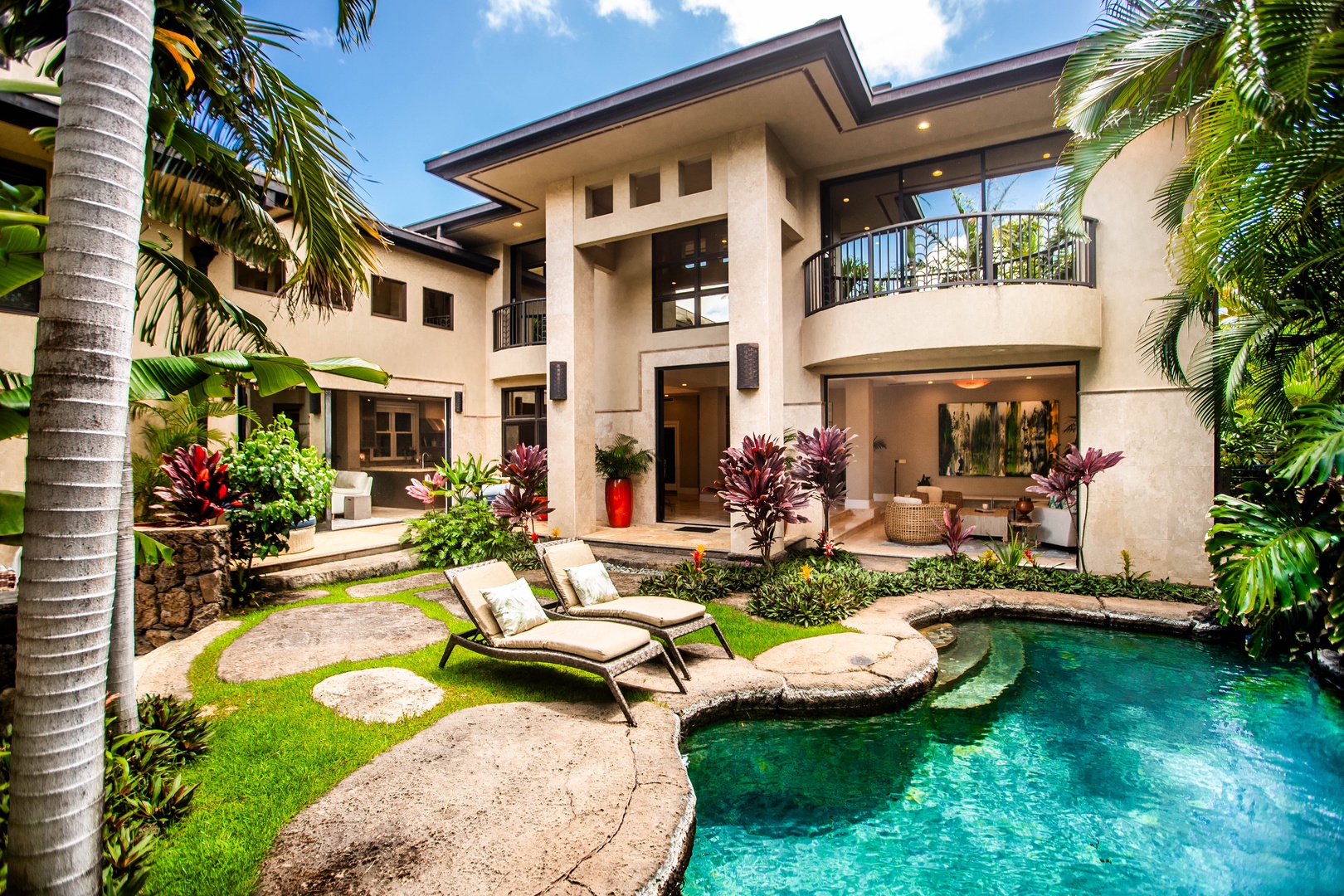 Honolulu Vacation Rentals, Pili Pono - Private pool and spa surrounded by tropical foliage for total island serenity.