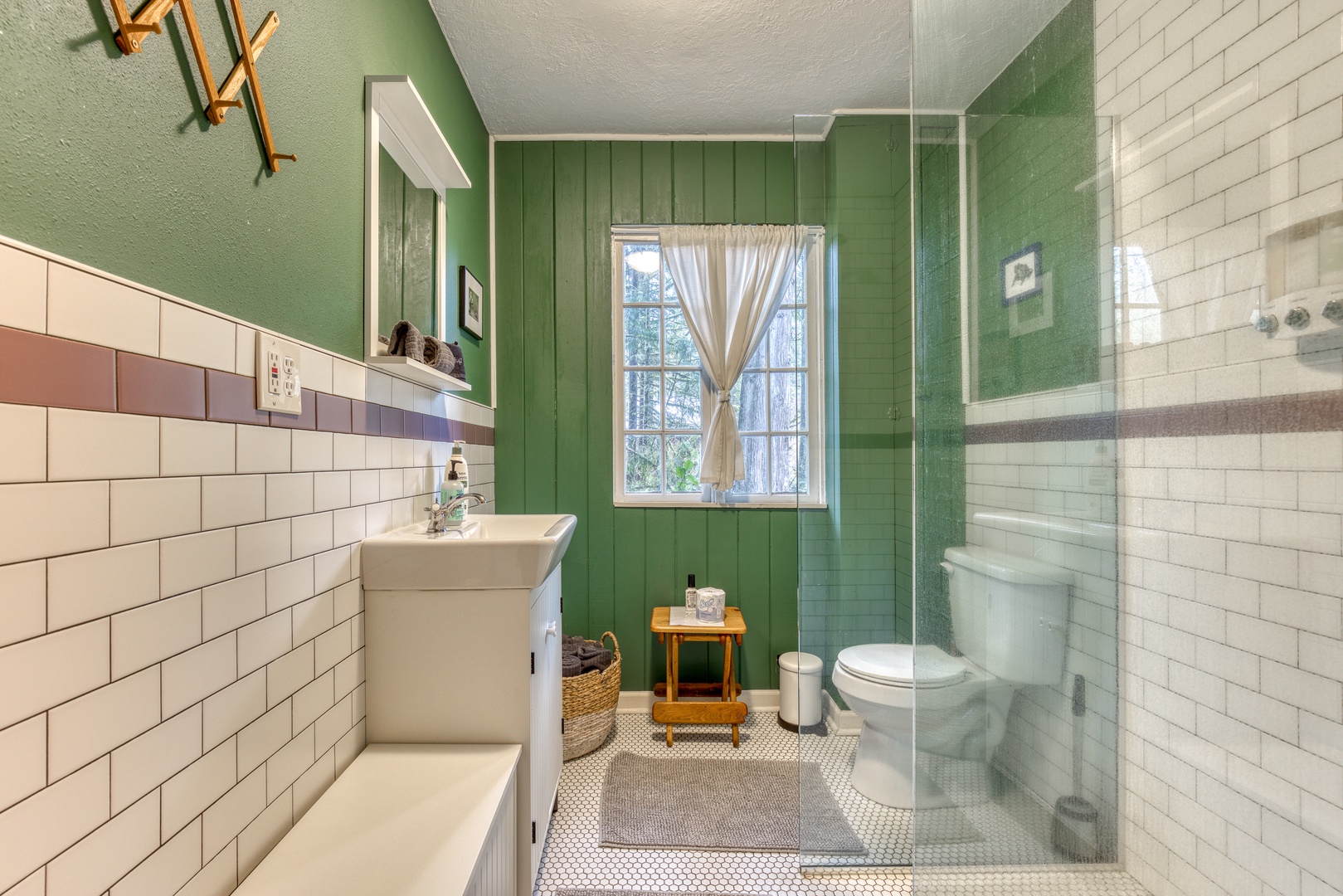 Brightwood Vacation Rentals, Springbrook Cabin - Newly remodeled bathroom with standup shower