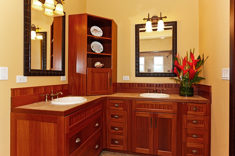 Waianae Vacation Rentals, Makaha Hale - Shared bathroom for downstairs primary suite two and guest twin bedroom one.