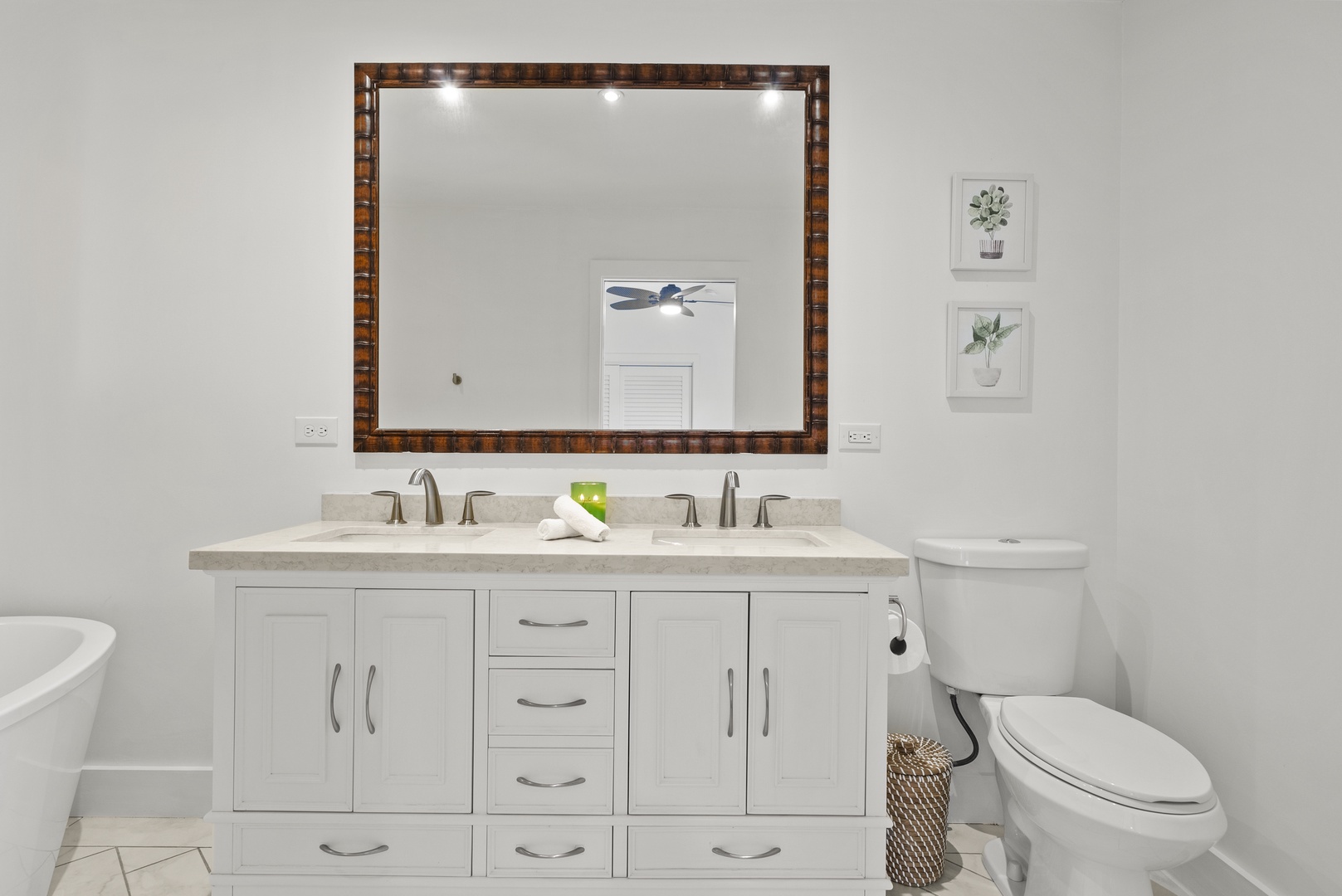 Kaaawa Vacation Rentals, Ka'a'awa Hale - Ample vanity space in the ensuite bathroom.