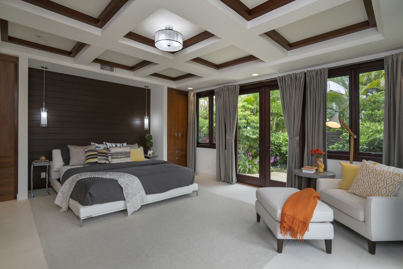 Honolulu Vacation Rentals, Kahala Grand Splendor - Guest Bedroom Downstairs King