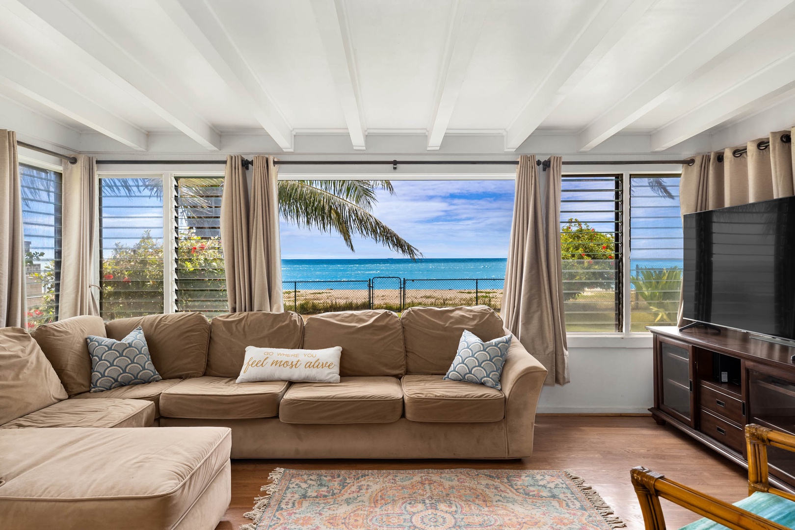 Ewa Beach Vacation Rentals, Ewa Beachfront Cottage - Receive a warm Aloha in the cozy family den, where ocean views and gentle breezes enhance your homey experience.