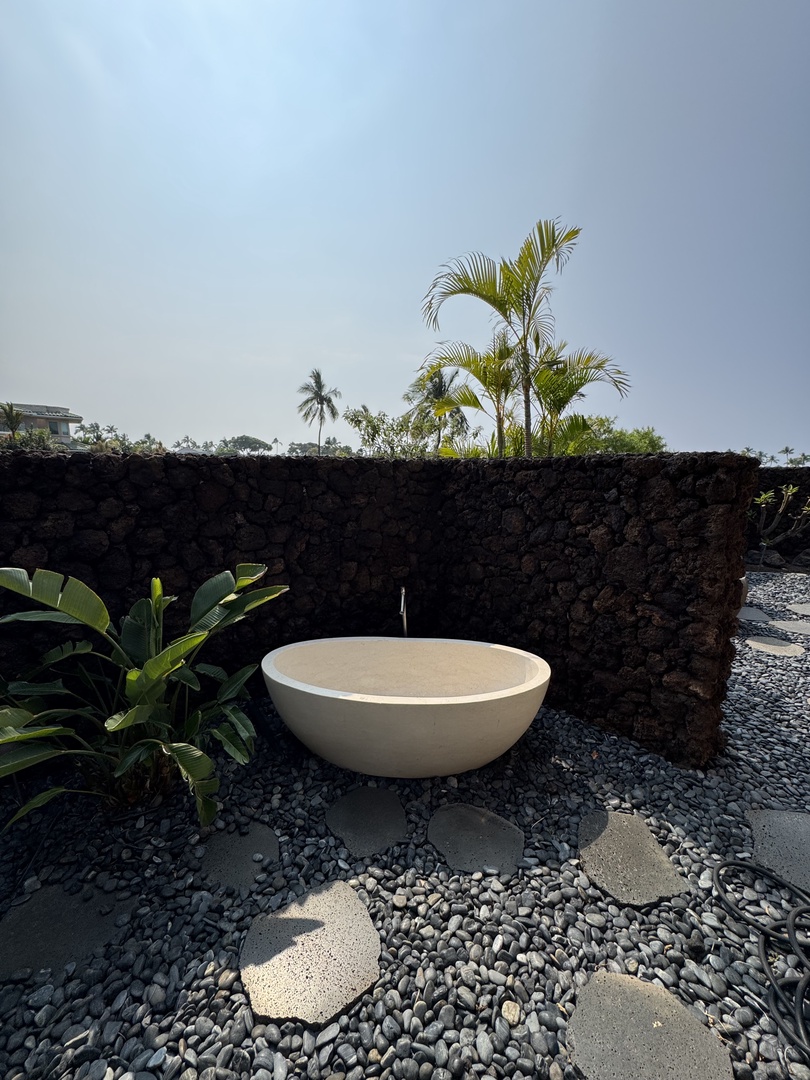 Kamuela Vacation Rentals, Hale Konane - Indulge in a serene open-air soak in this private outdoor bathtub retreat.