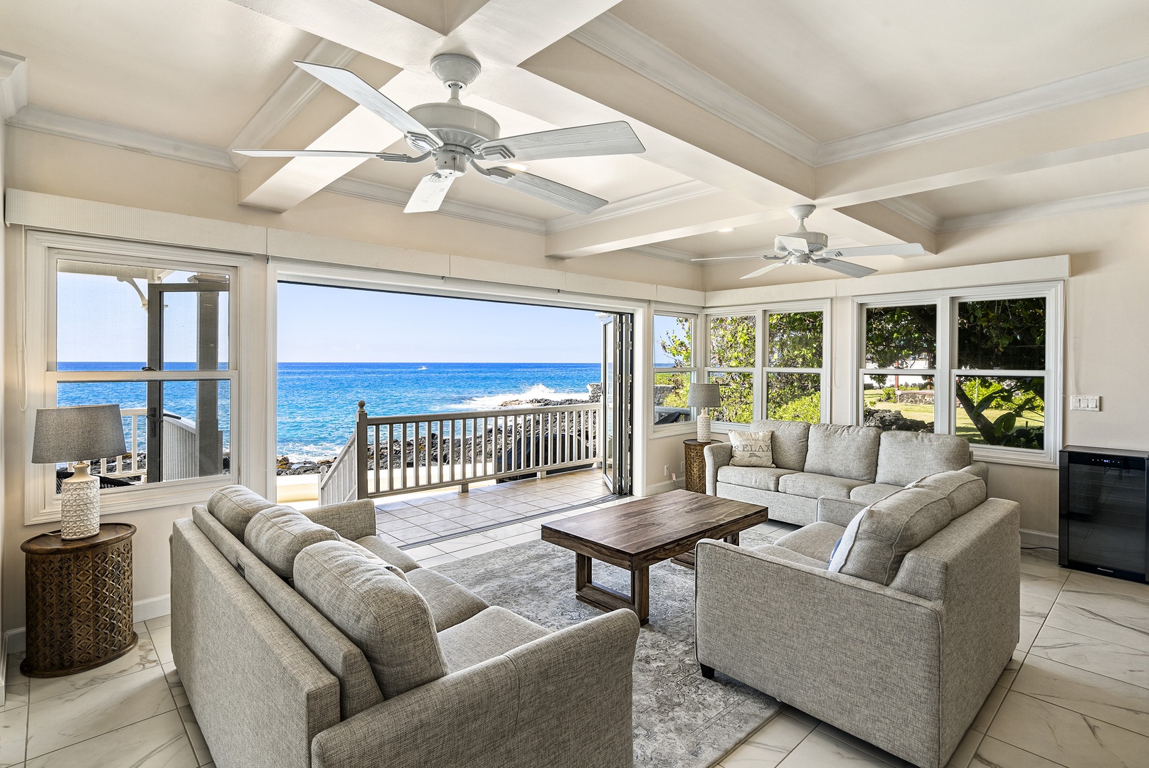Kailua Kona Vacation Rentals, Dolphin Manor - Living room equipped with 2 Queen sleeper sofas