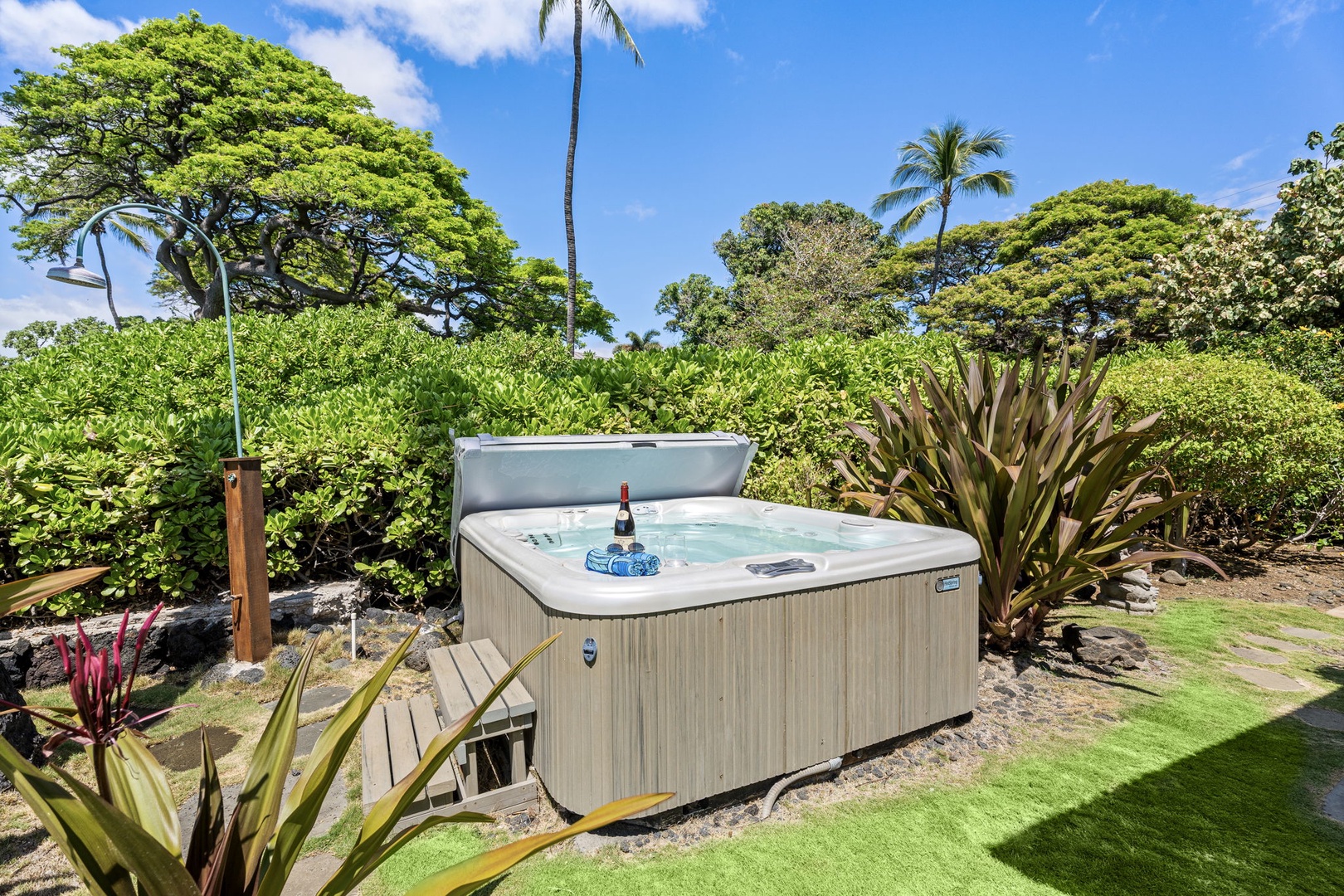 Kamuela Vacation Rentals, Island Time Retreat - Climb into the garden hot tub with nothing but sky overhead.