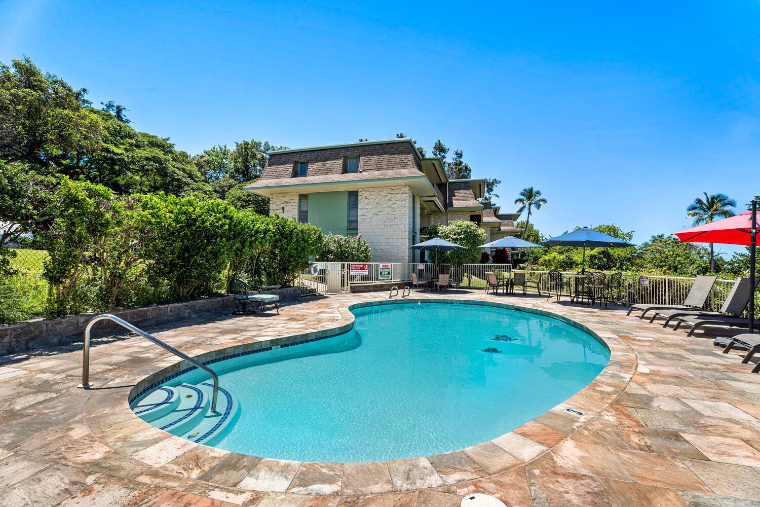 Kailua Kona Vacation Rentals, Keauhou Akahi 302 - The pool with loungers perfect for a relaxing afternoon.