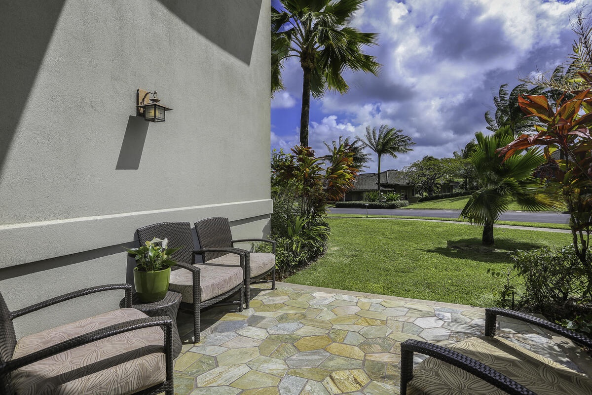 Princeville Vacation Rentals, Ho'onanea - Access to the extensive green space
