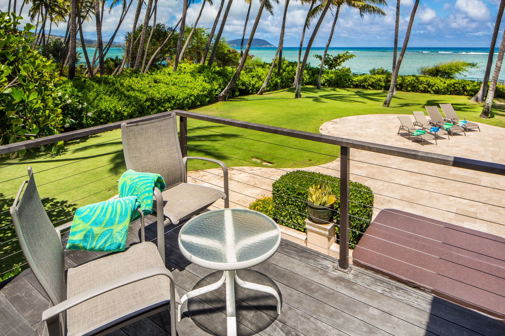 Honolulu Vacation Rentals, Kahala Mini Resort* - Primary bedroom lanai
